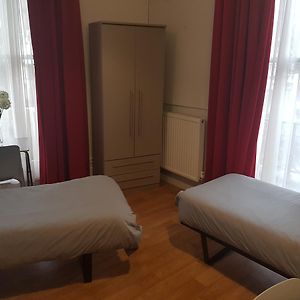 Kamer Alleen voor Mannen Twee Aparte Bedden
